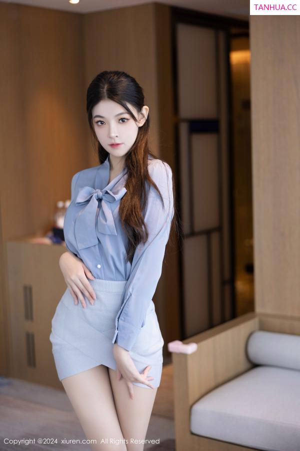   [XiuRen]高清写真图 2024.10.23 No.9333 初梦瑶 丝袜美腿第11张图片